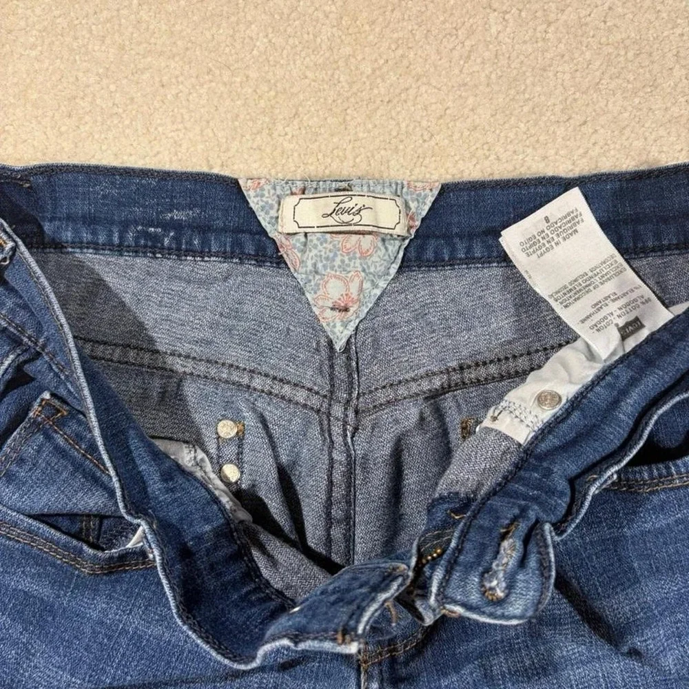 Levi's Women's Capris Jeans Size 8 Darkwash‎ Denim